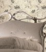 PÁG. 27 - Papel de Parede Vinílico Vinci (Italiano) - Paisagem Colonial (Off-White/ Pérola/ Grafite/ Prata/ Leve Brilho/ Detalhes com Brilho Glitter Dourado)