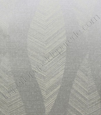 PÁG. 18 - Papel de Parede Vinílico Feature Wall (Americano) - Penas (Prata/ Creme/ Detalhes com Brilho e Leve Relevo)