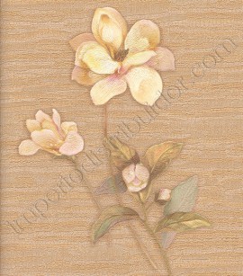 PÁG. 37 - Papel de Parede Vinílico Motivi (Italiano) - Flor Brilhante (Bege Escuro/ Tons de Verde/ Leve Rosado/ Detalhes com Brilho Dourado)
