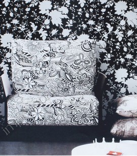 PÁG. 42 - Papel de Parede Vinílico Bright Wall (Americano) - Silhueta Floral (Prata/ Preto)